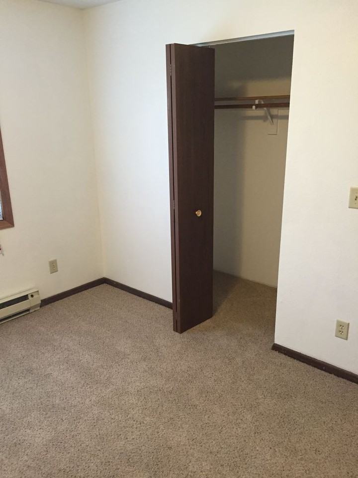 1212 2nd St Ne #1 - Photo 3 of 12