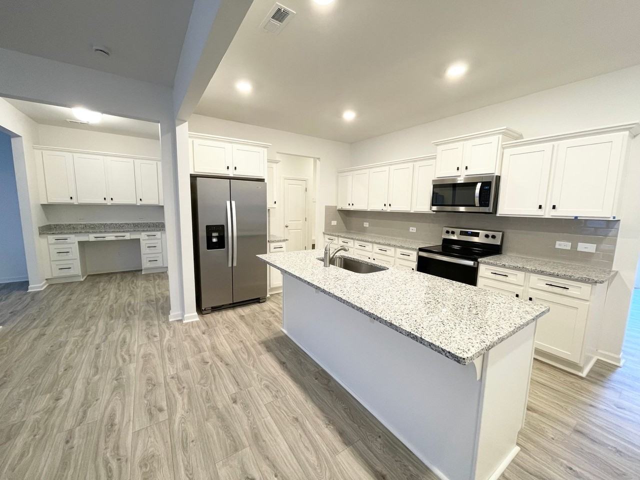 1406 Stork Dr - Photo 2 of 5
