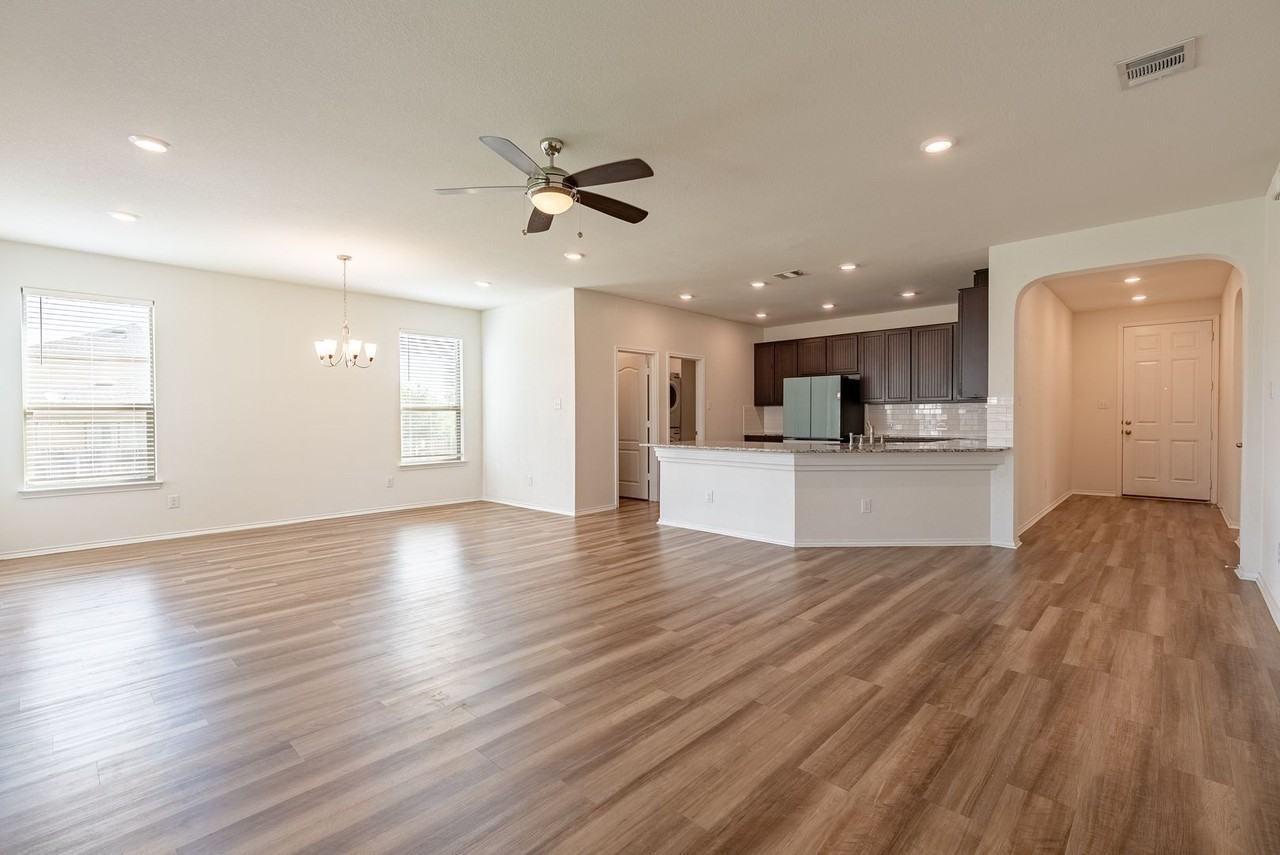637 Landon Samuel Loop - Photo 2 of 19