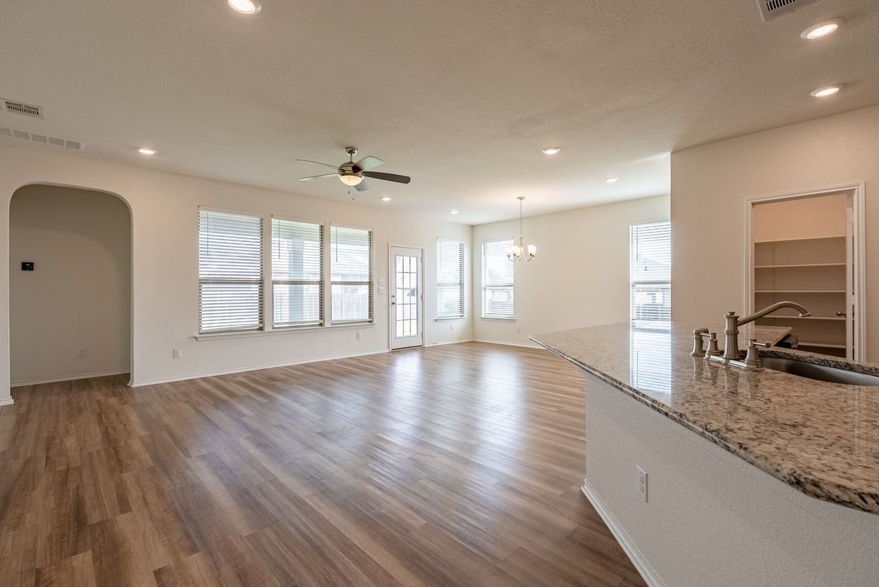 637 Landon Samuel Loop - Photo 3 of 19