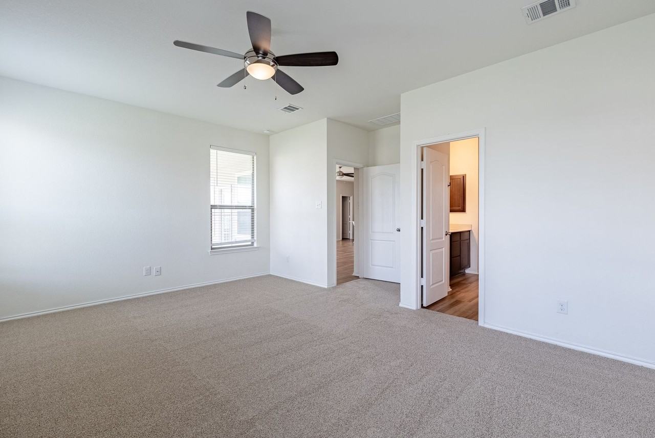 637 Landon Samuel Loop - Photo 7 of 19