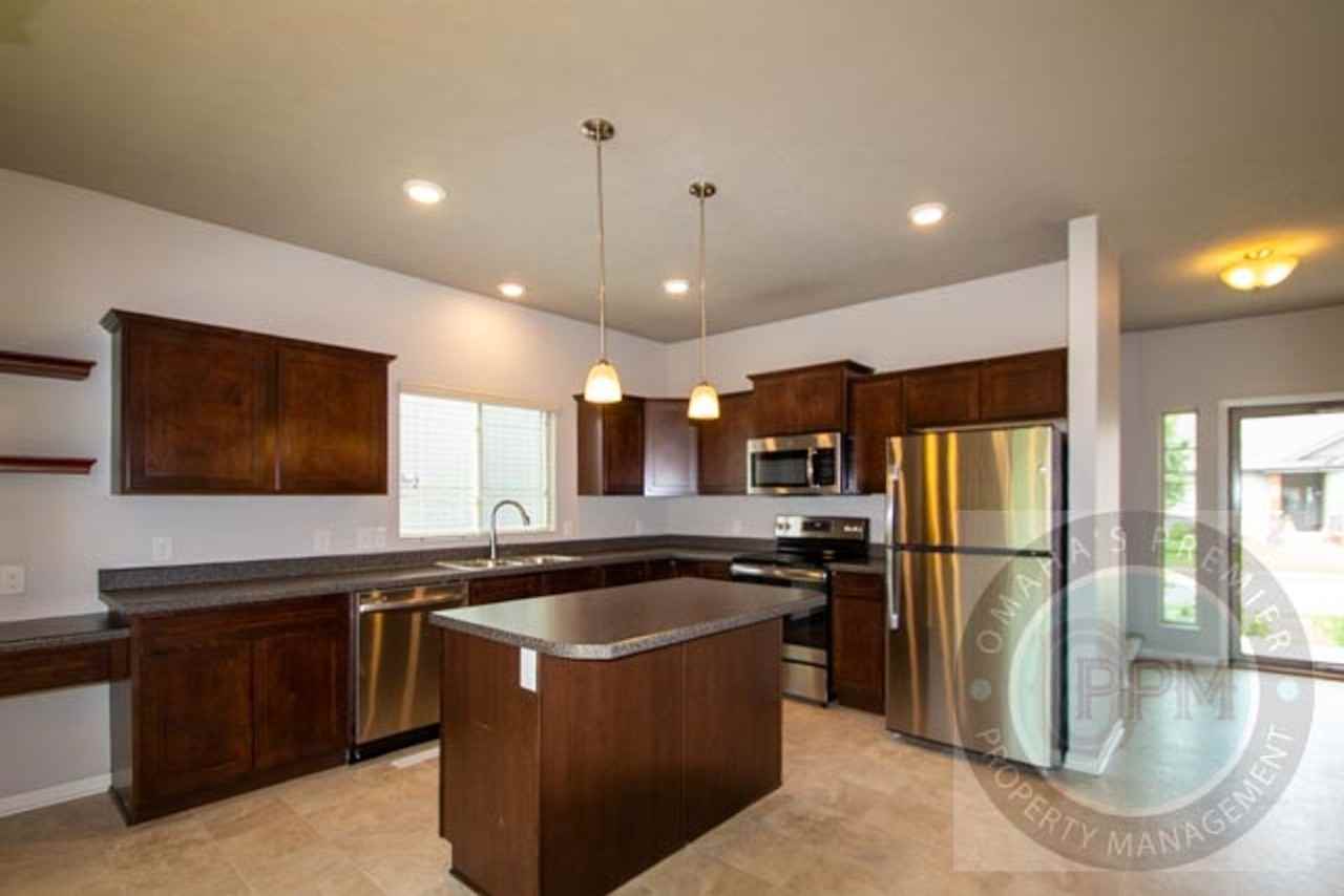 8825 N 161st Ave - Photo 4 of 29