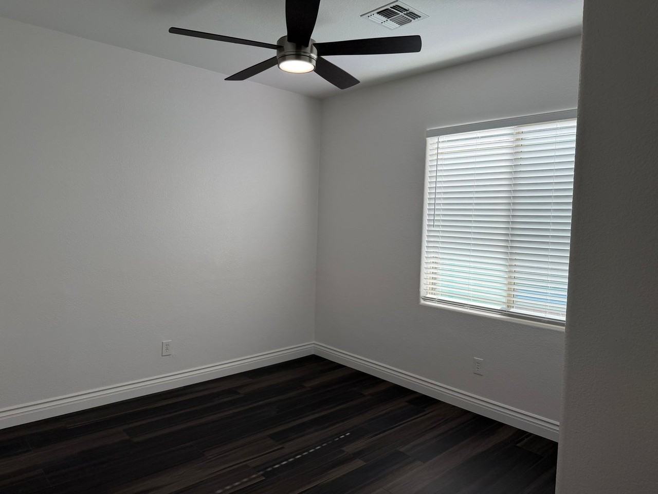 42582 W Monteverde Dr - Photo 4 of 35