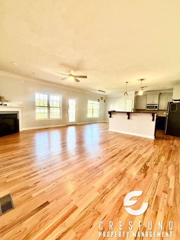1933 Teesdale Dr - Photo 3 of 37
