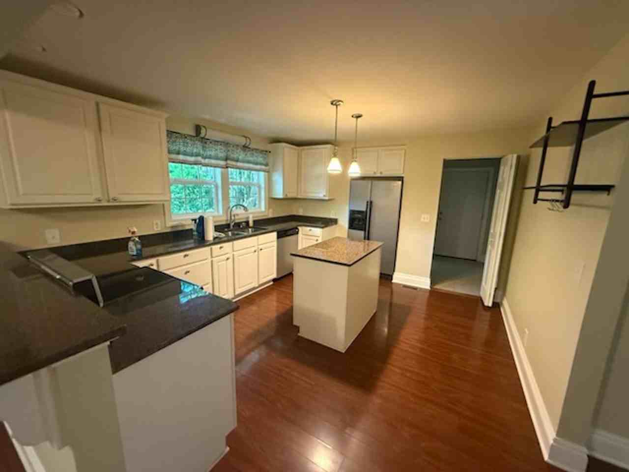 1214 S Main St - Photo 2 of 10
