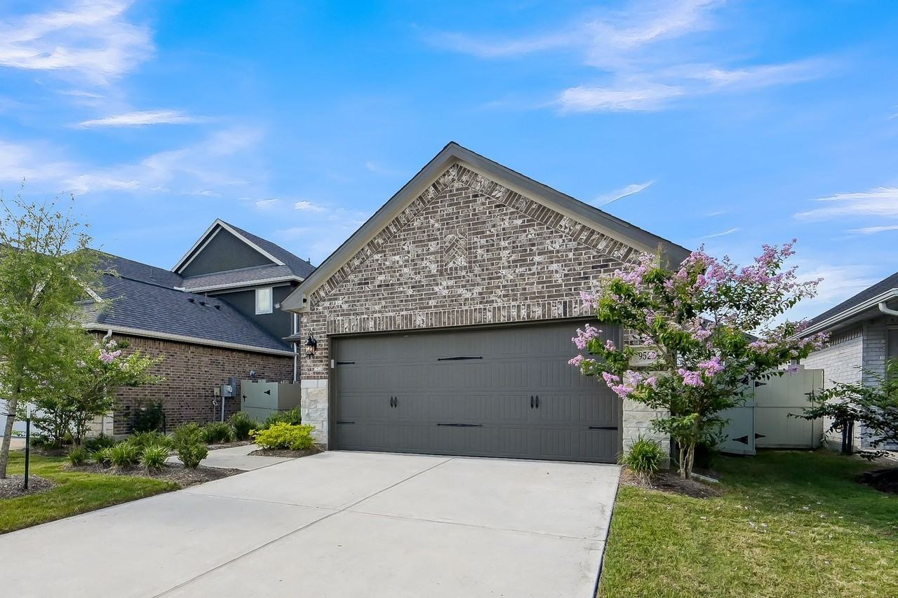 9522 Sugar Berry Dr - Photo 3 of 43