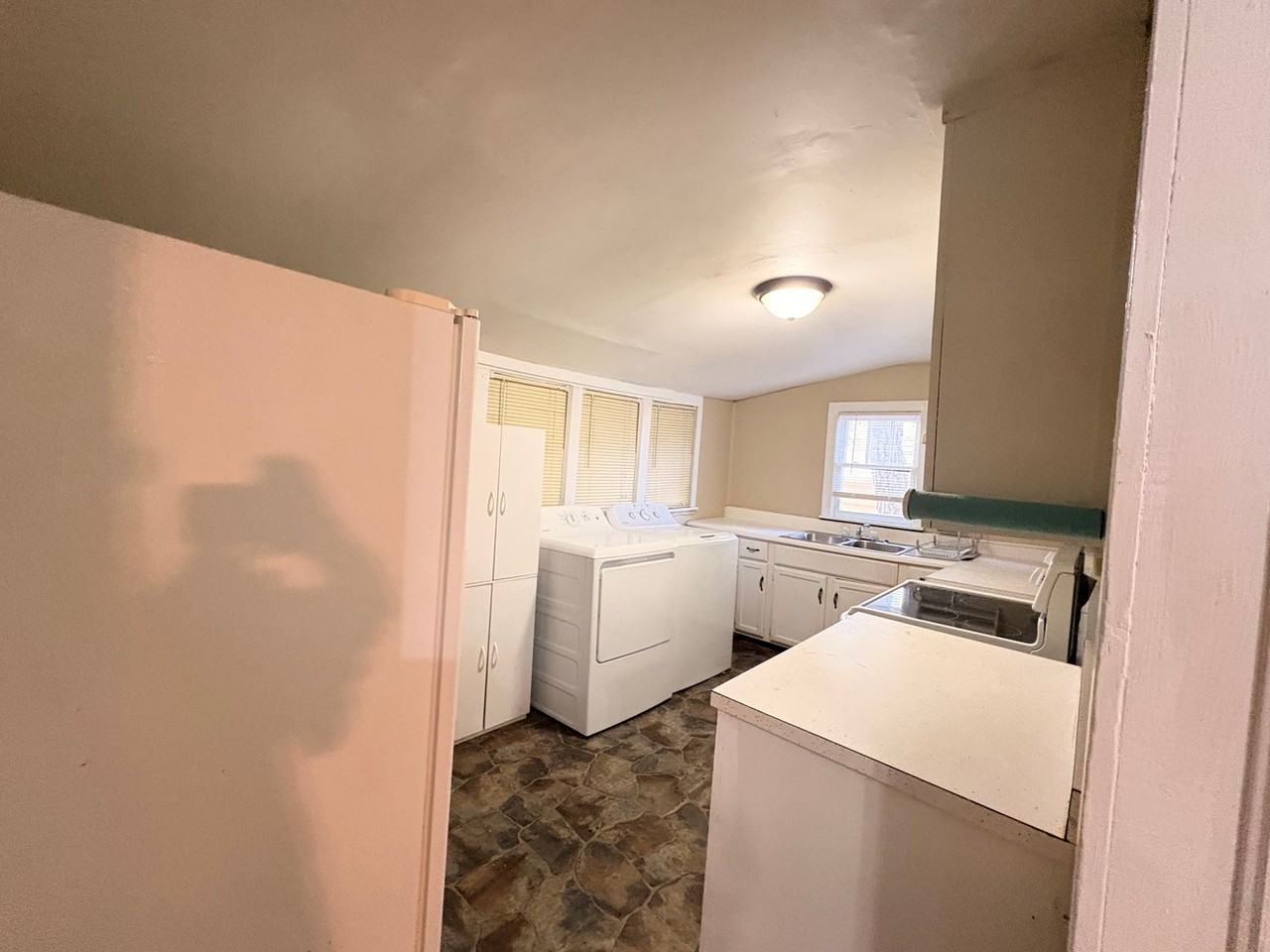 419 Central Ave - Photo 4 of 12