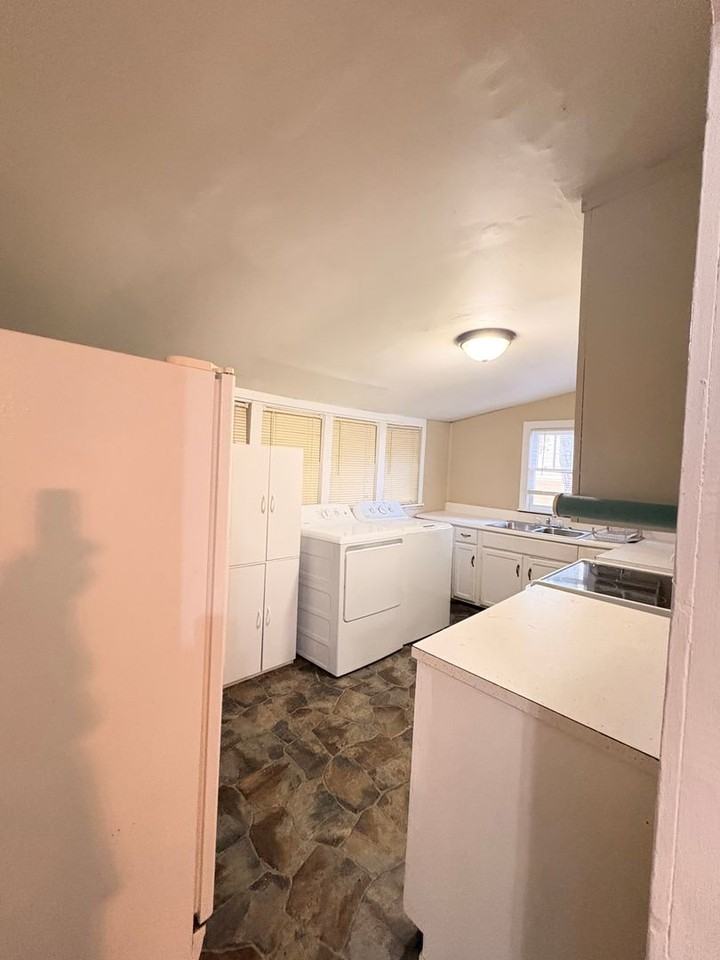419 Central Ave - Photo 5 of 12