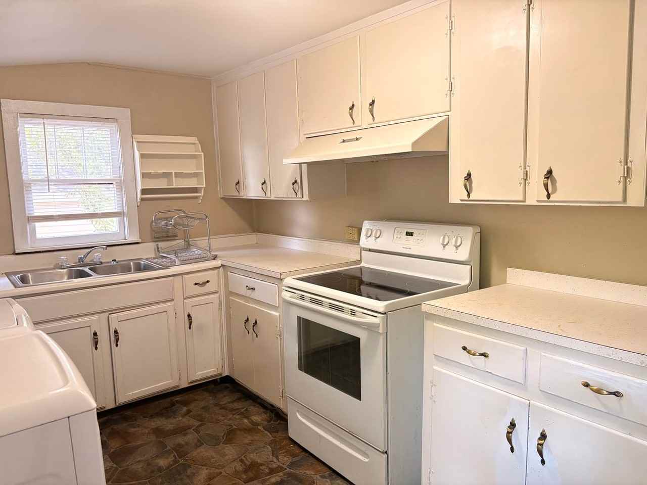 419 Central Ave - Photo 6 of 12