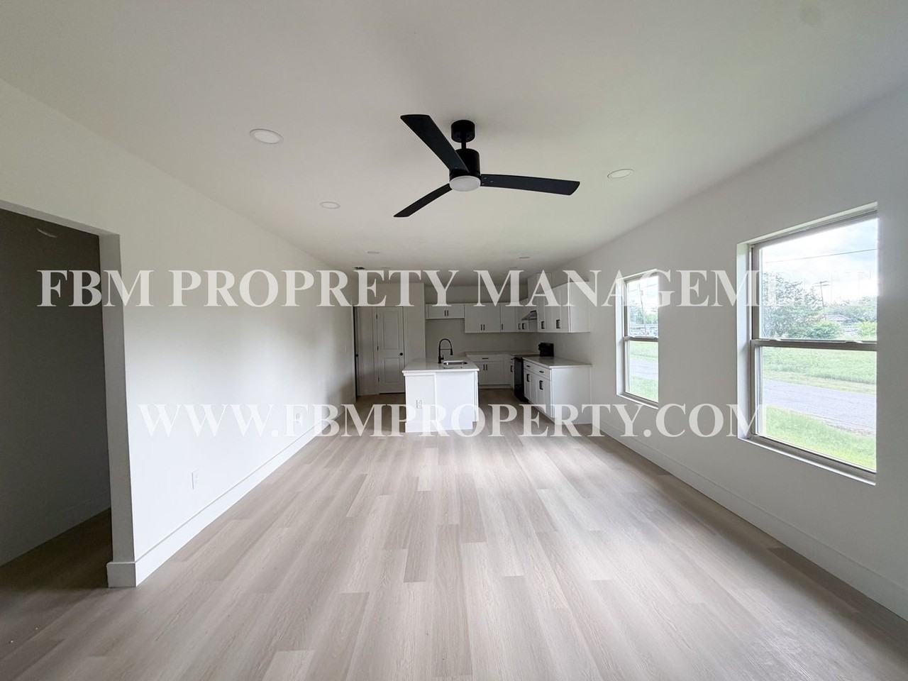1017 S 8th St - Photo 4 of 15