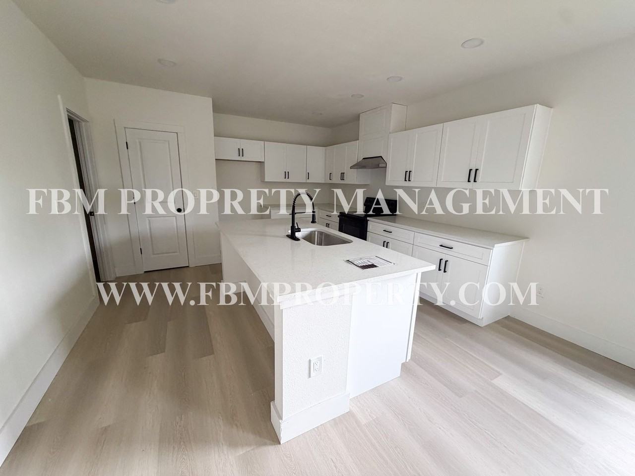 1017 S 8th St - Photo 5 of 15