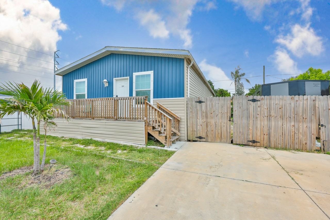 1169 8th Ave Ne - Photo 4 of 32