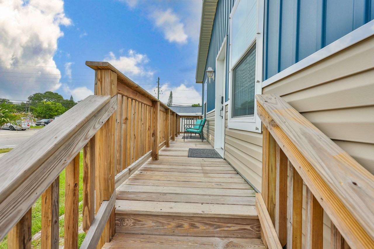 1169 8th Ave Ne - Photo 5 of 32
