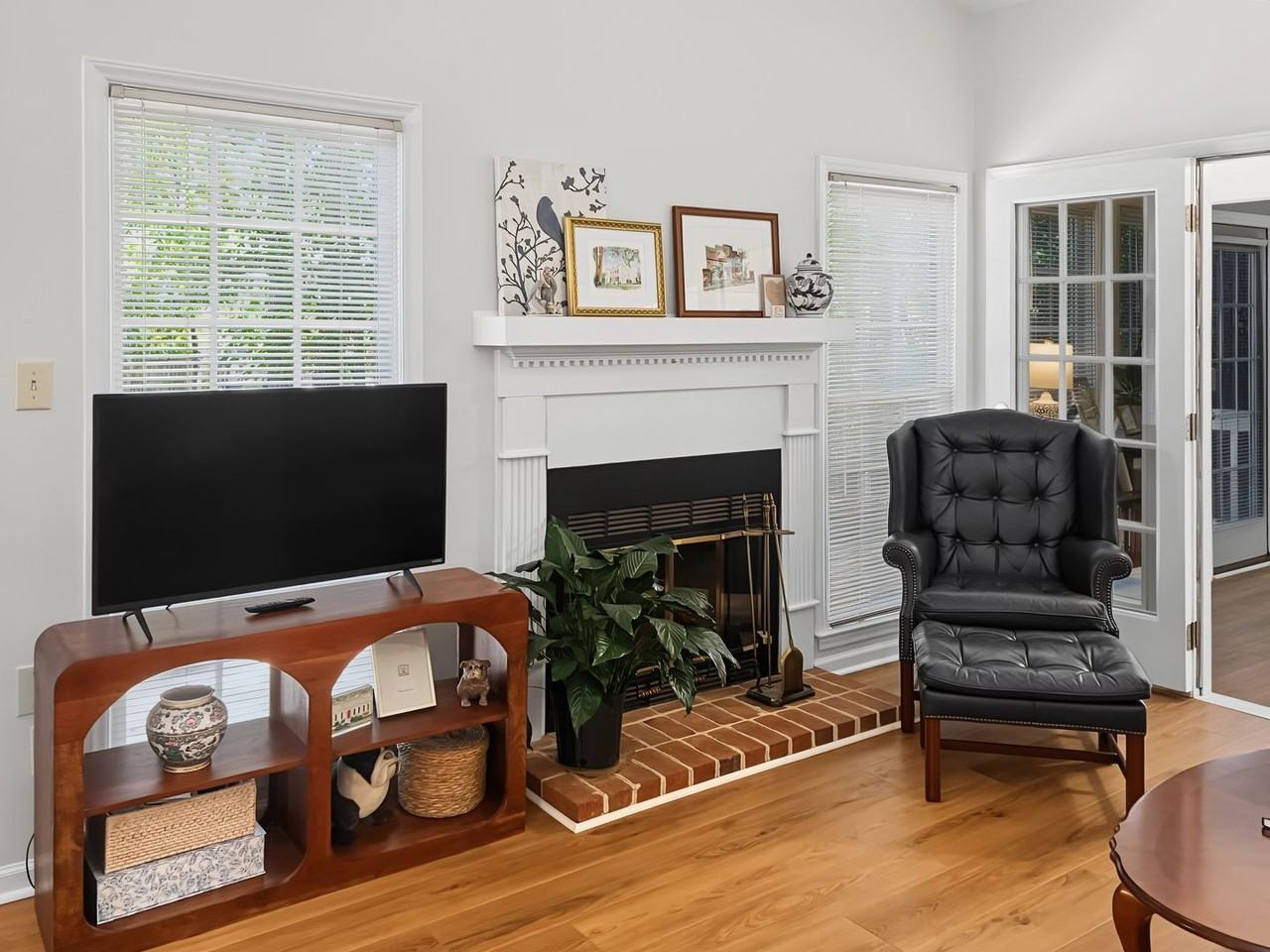 1101 Esher Ct - Photo 5 of 19