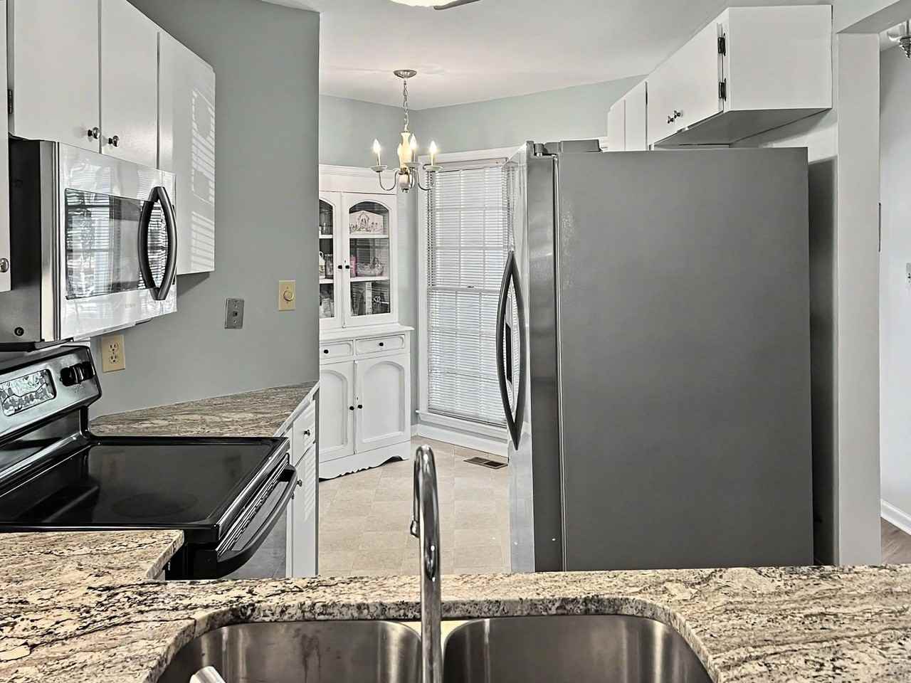 1101 Esher Ct - Photo 7 of 19