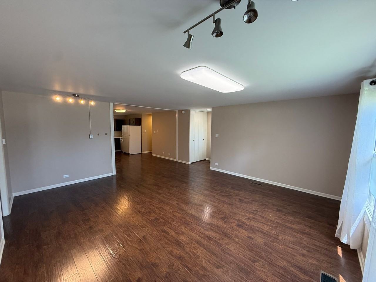 801 E Washington Center Rd - Photo 5 of 23