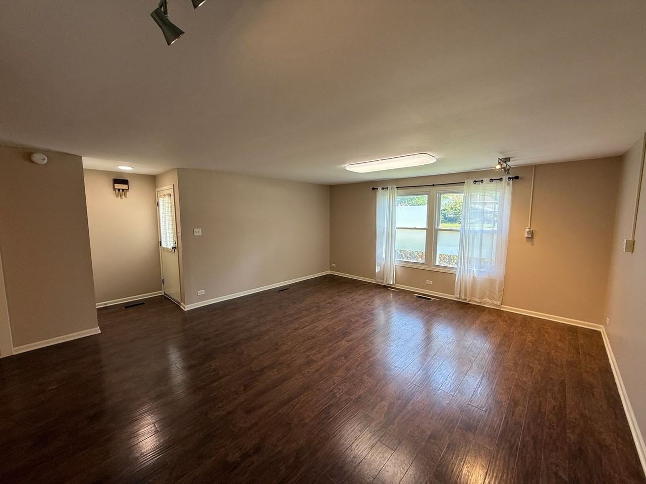 801 E Washington Center Rd - Photo 6 of 23