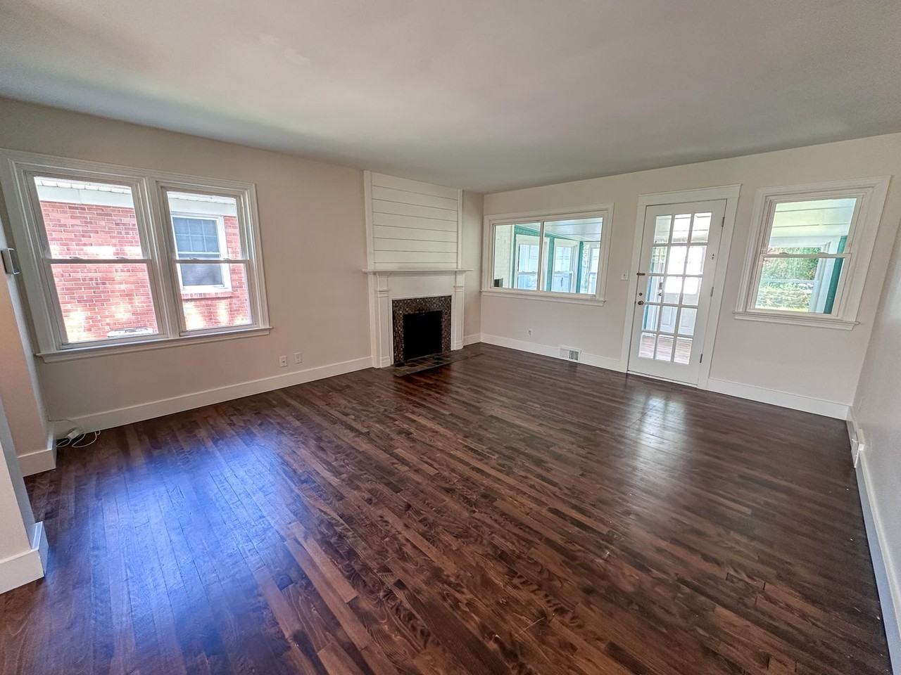 2610 Albert Dr Se - Photo 3 of 23