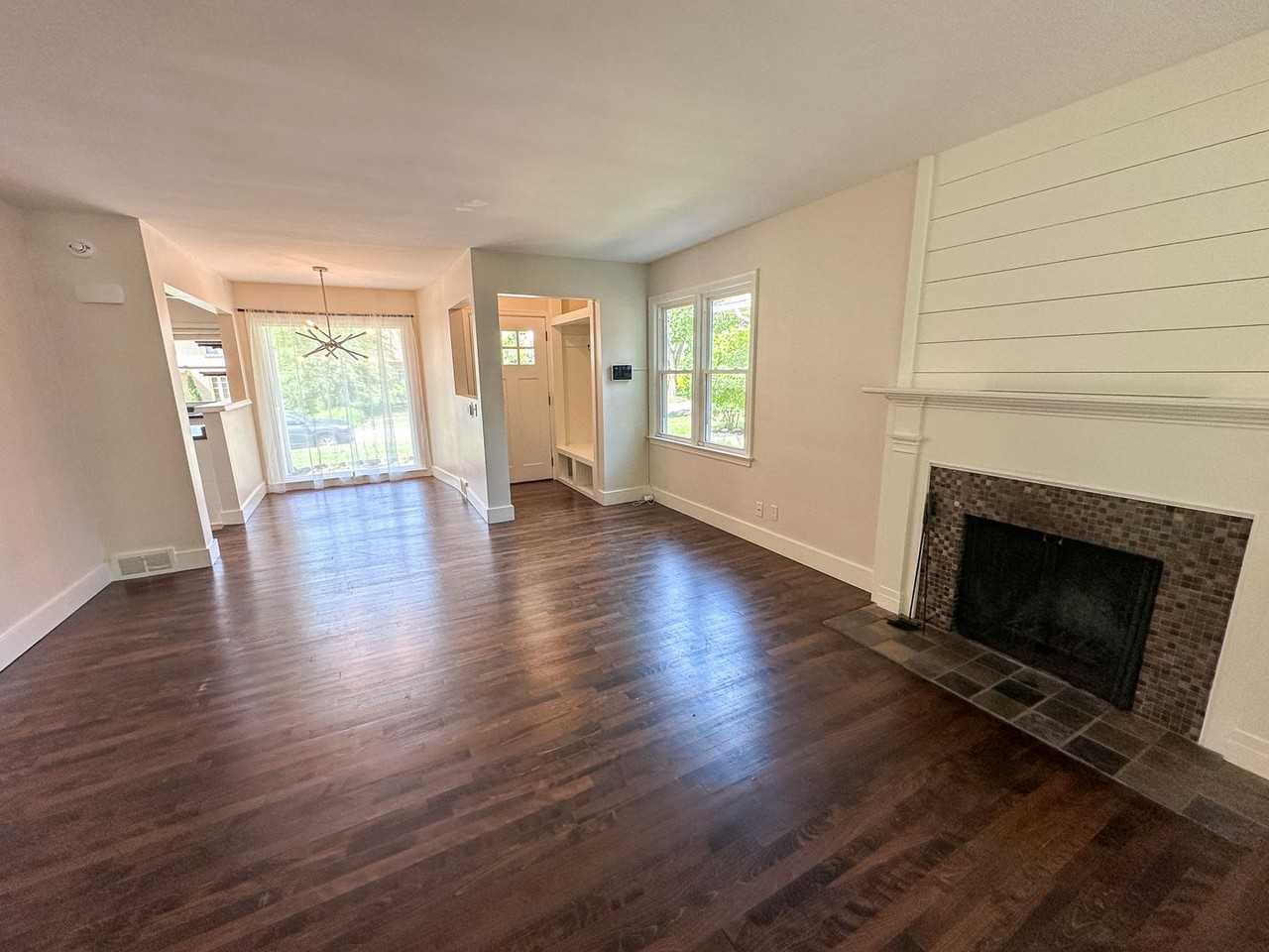 2610 Albert Dr Se - Photo 4 of 23
