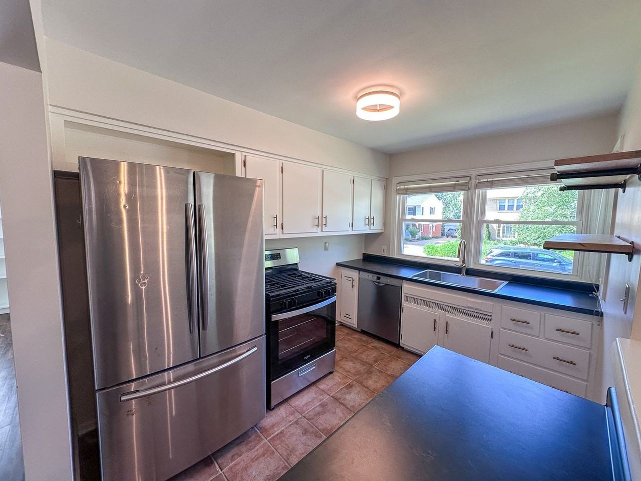 2610 Albert Dr Se - Photo 6 of 23