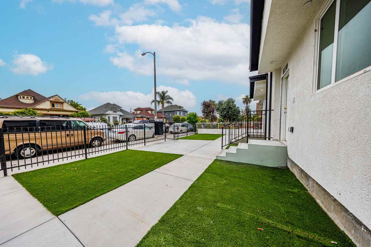 Luxury 4, 5 & 6 Bed Brand New Homes with Up to 4 Parking Spaces! - Photo 3 of 50