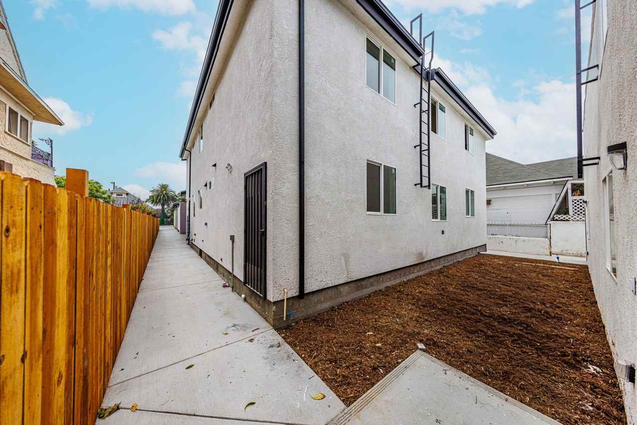 Luxury 4, 5 & 6 Bed Brand New Homes with Up to 4 Parking Spaces! - Photo 4 of 50