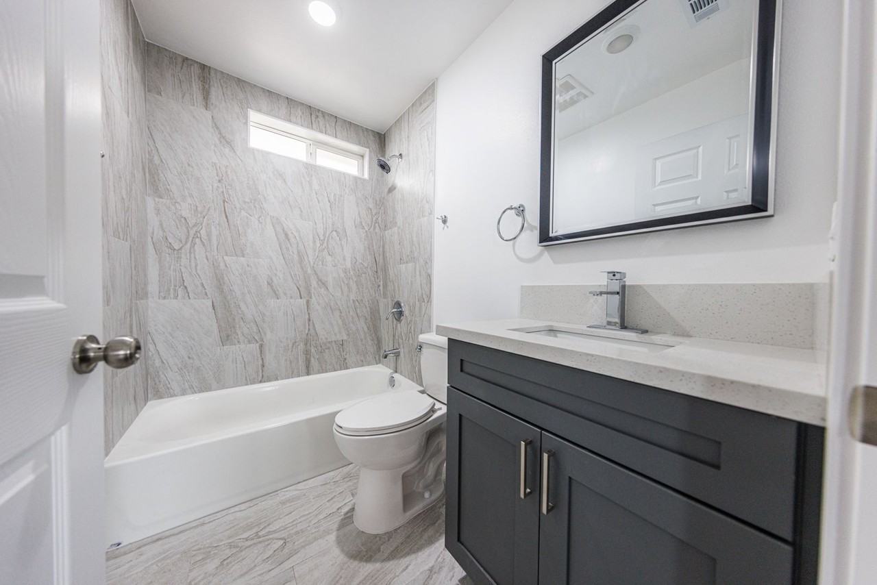 1617 W 55th St - Photo 4 of 32