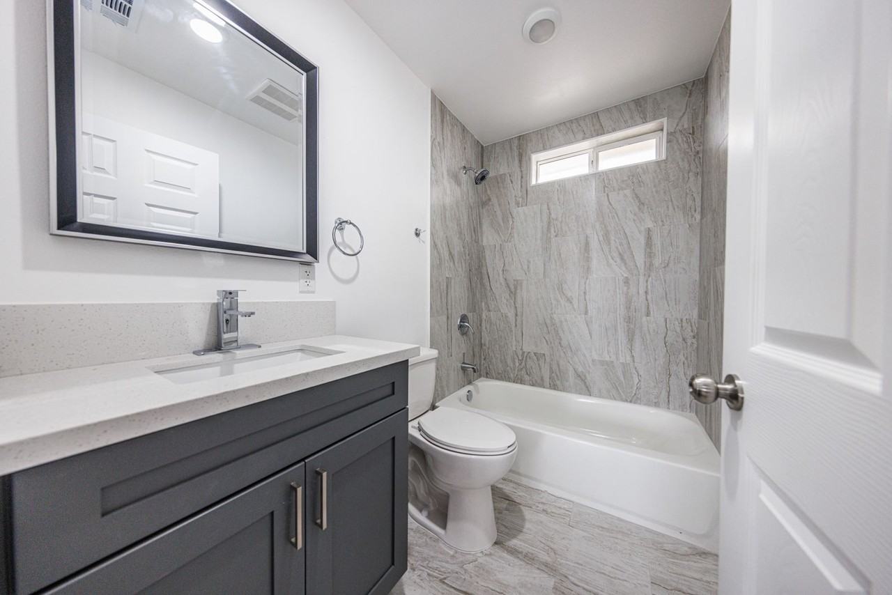 1617 W 55th St - Photo 7 of 32