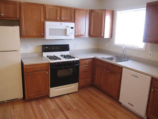 313 Whipple St - Photo 2 of 9