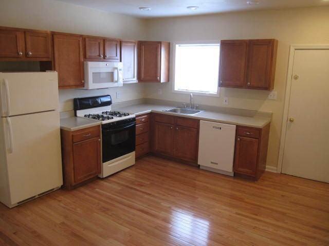 313 Whipple St - Photo 3 of 9