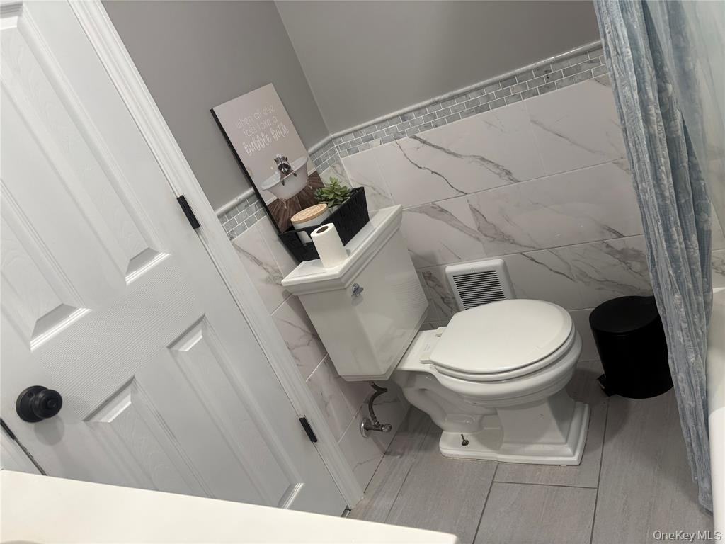 34 Mclean Ave 2nd Fl - Photo 4 of 15