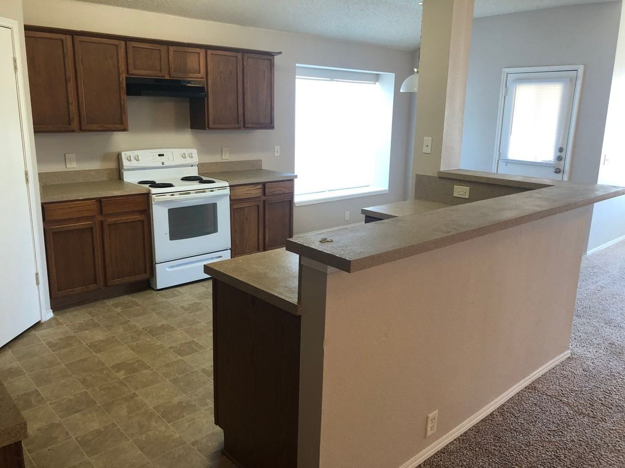 106 Oakhurst Dr - Photo 3 of 22