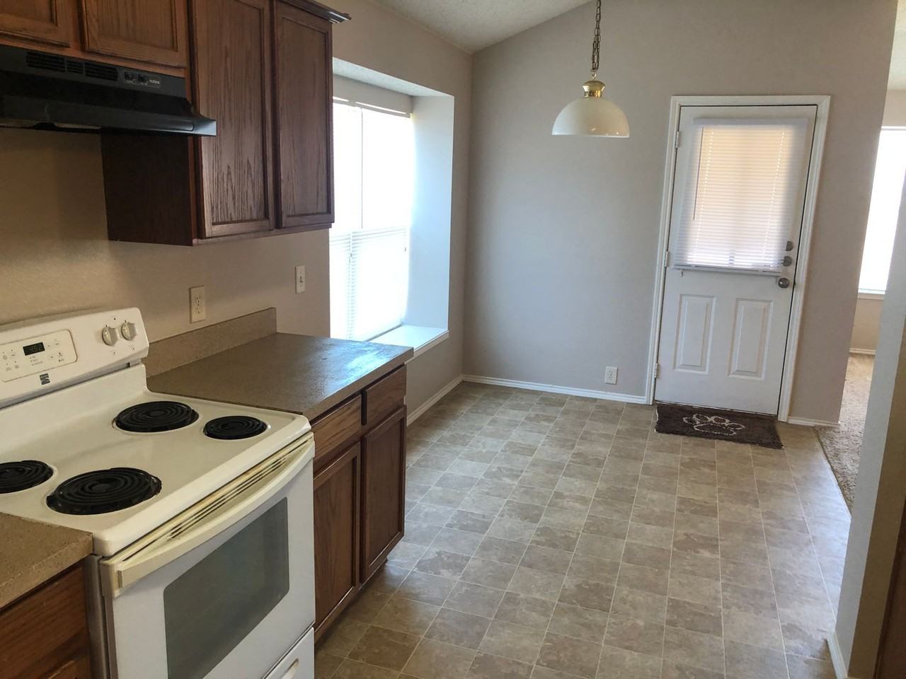 106 Oakhurst Dr - Photo 5 of 22
