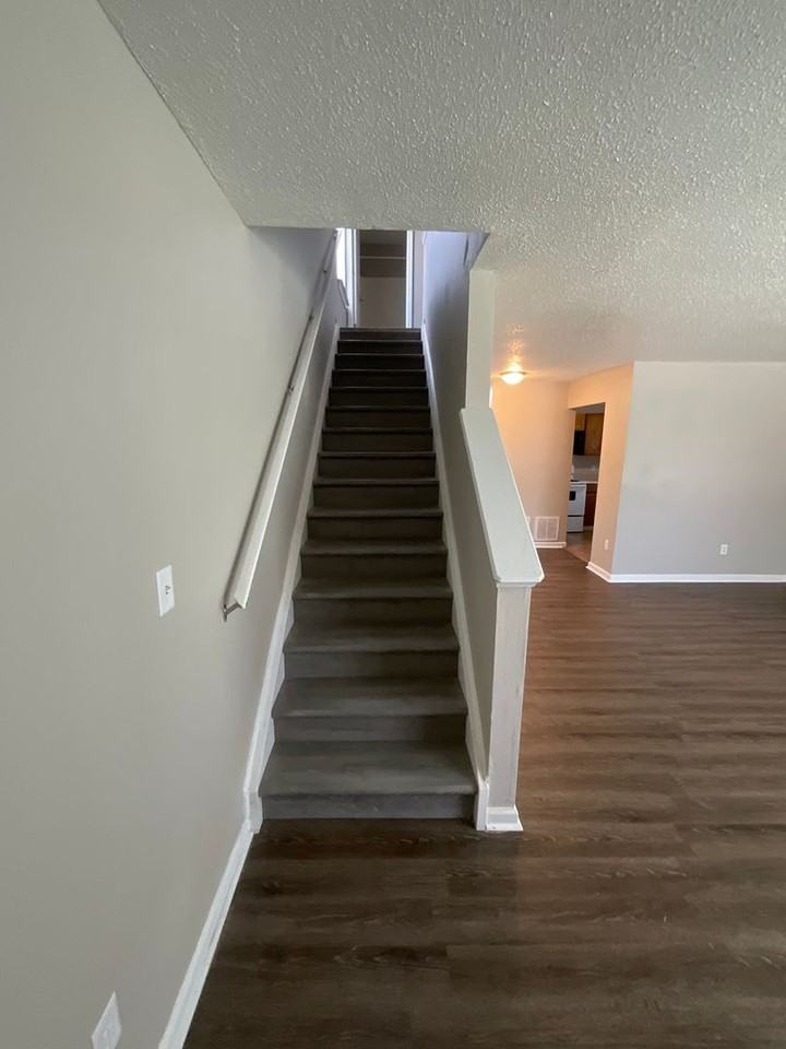 431 W 28th St - Photo 3 of 23