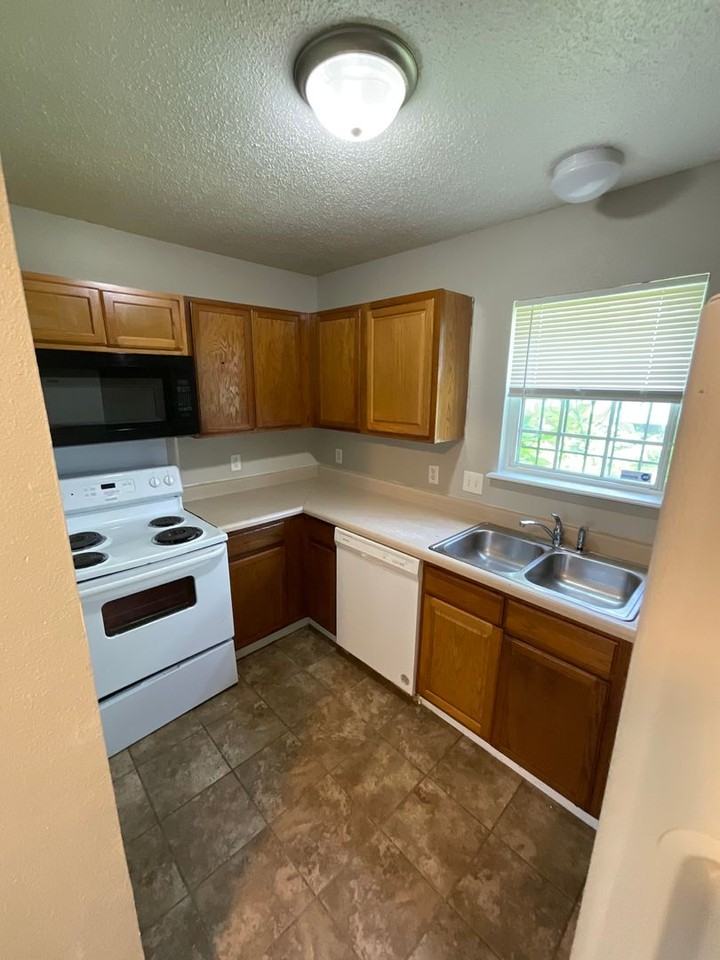 431 W 28th St - Photo 5 of 23