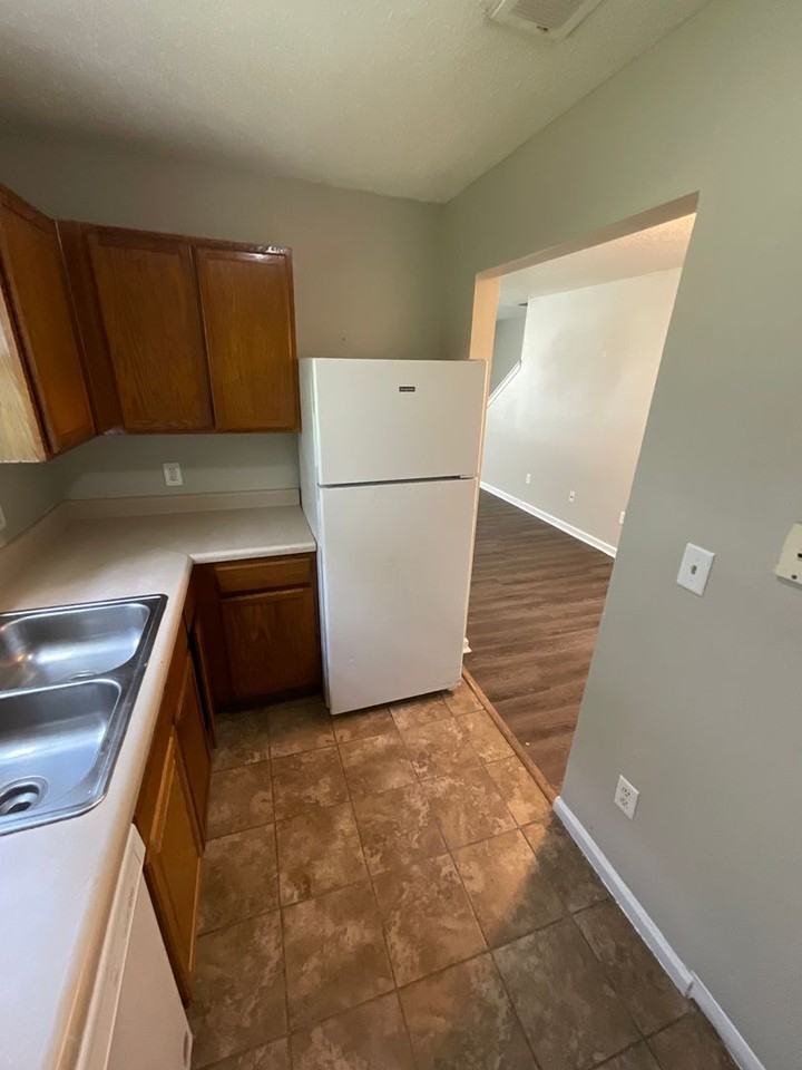 431 W 28th St - Photo 6 of 23