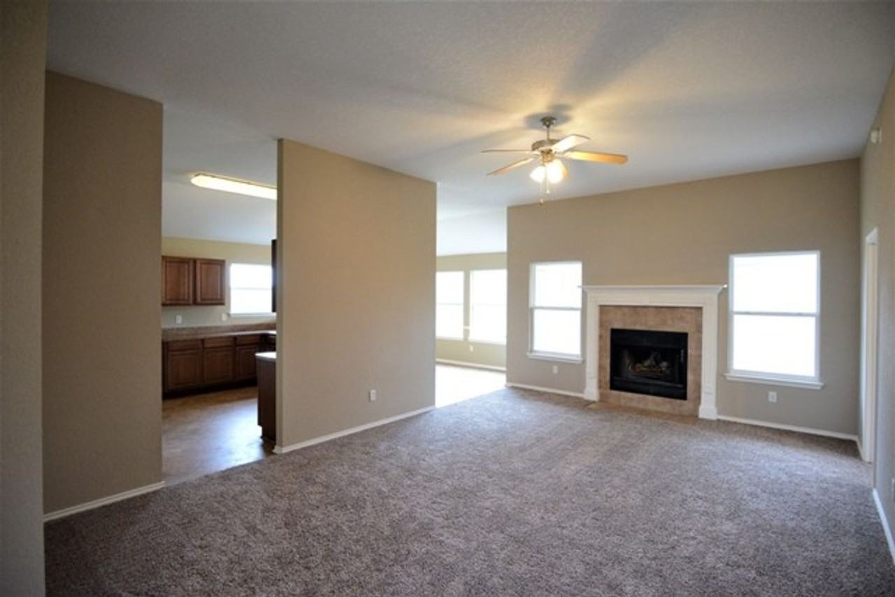 2810 Bastion Loop - Photo 2 of 20
