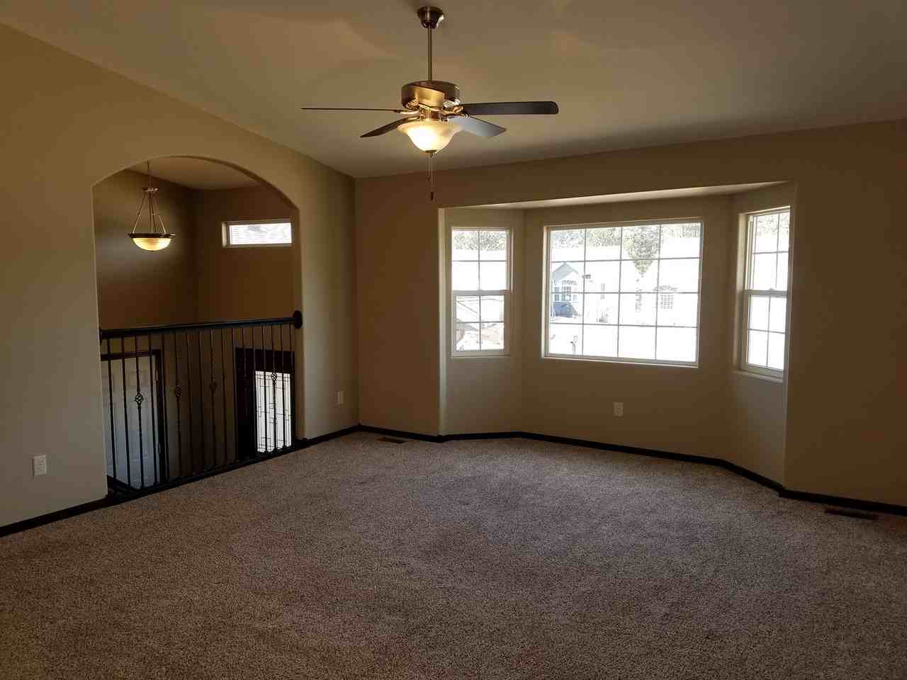 3946 Park Dr - Photo 2 of 10