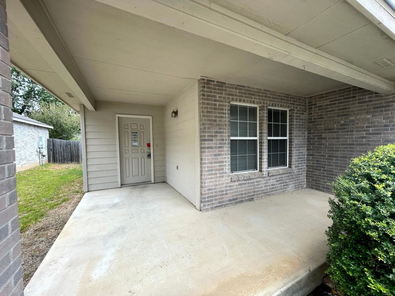 4027 Bulverde Pkwy - Photo 2 of 18