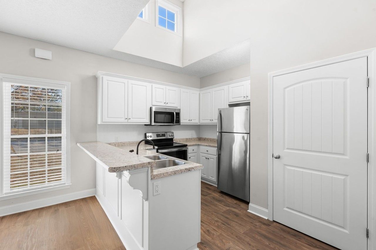 33 W Grady St - Photo 3 of 10