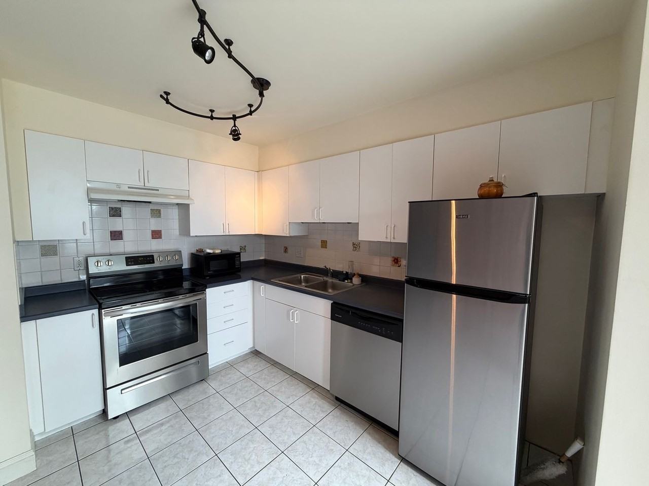 172 Middle St #506 - Photo 3 of 14