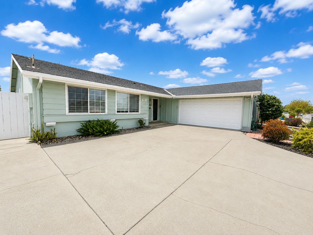 4463 Governor Dr - Photo 2 of 16