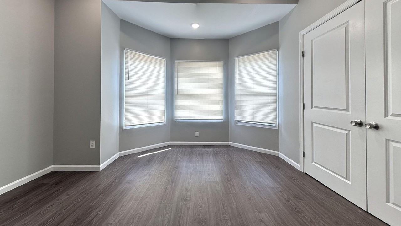 276 S 56th St - Photo 4 of 14