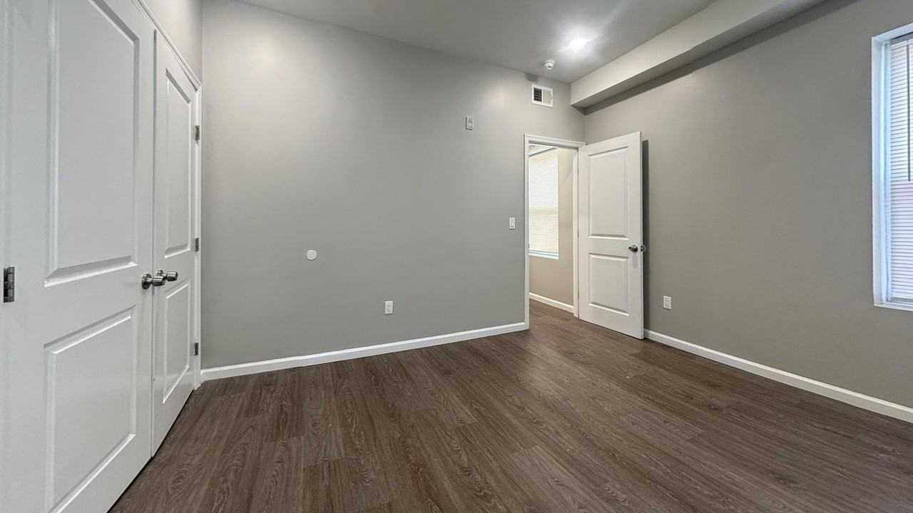 276 S 56th St - Photo 5 of 14