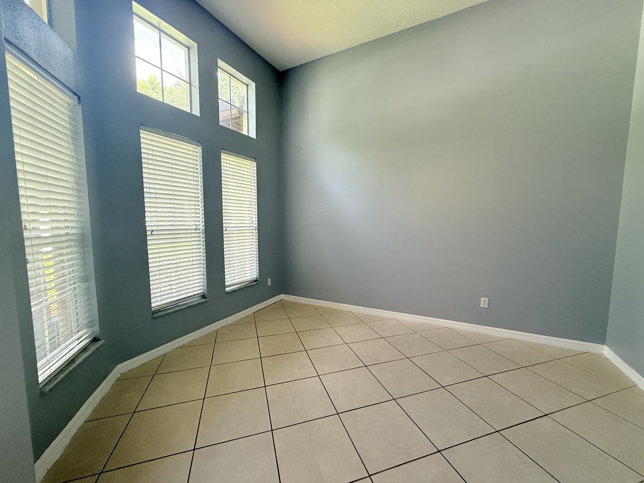 814 Kazaros Cir #1 - Photo 3 of 27