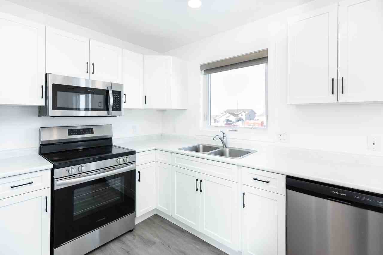 29 Fourth Avenue North - Photo 2 of 25