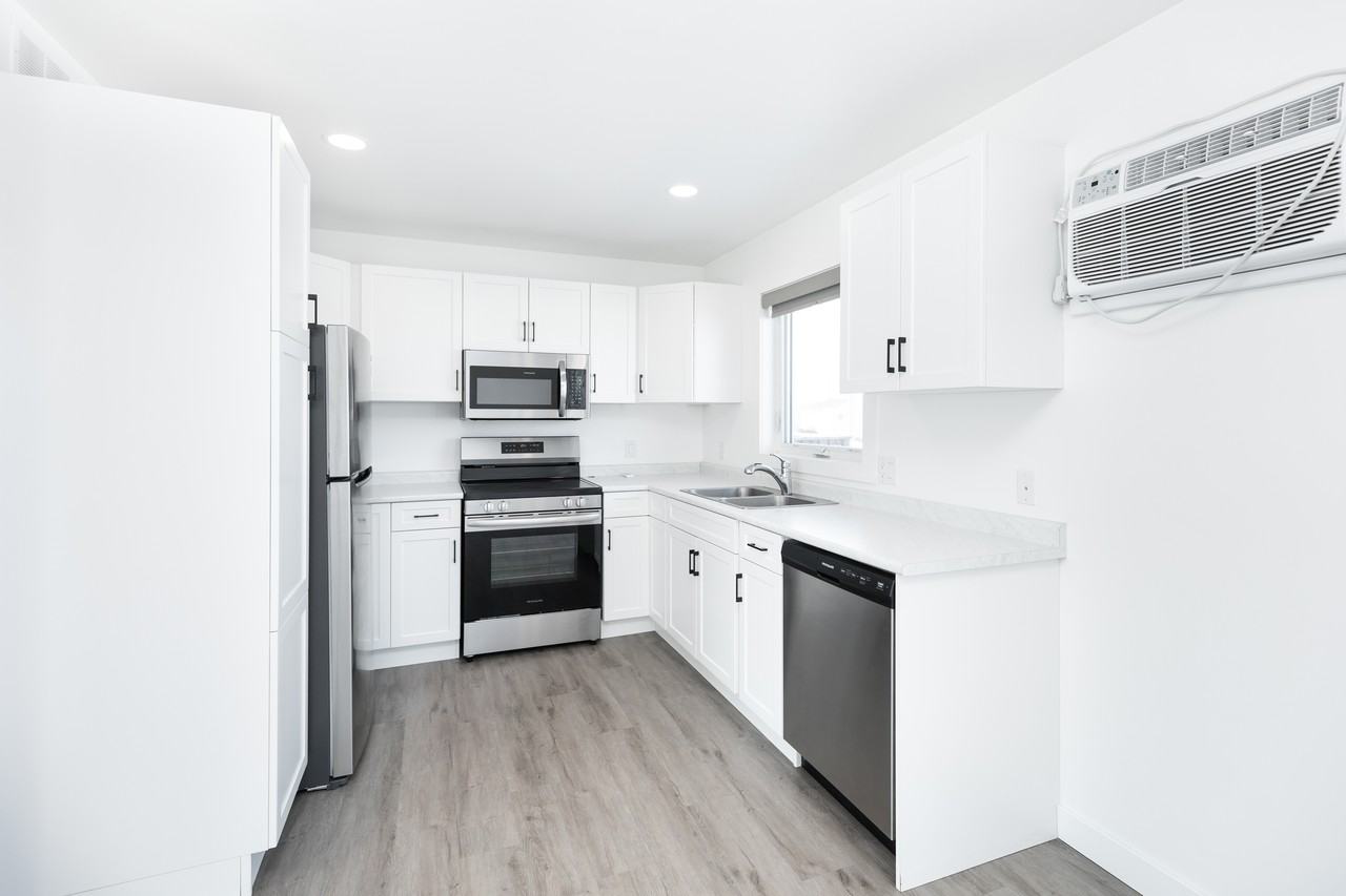 29 Fourth Avenue North - Photo 4 of 25