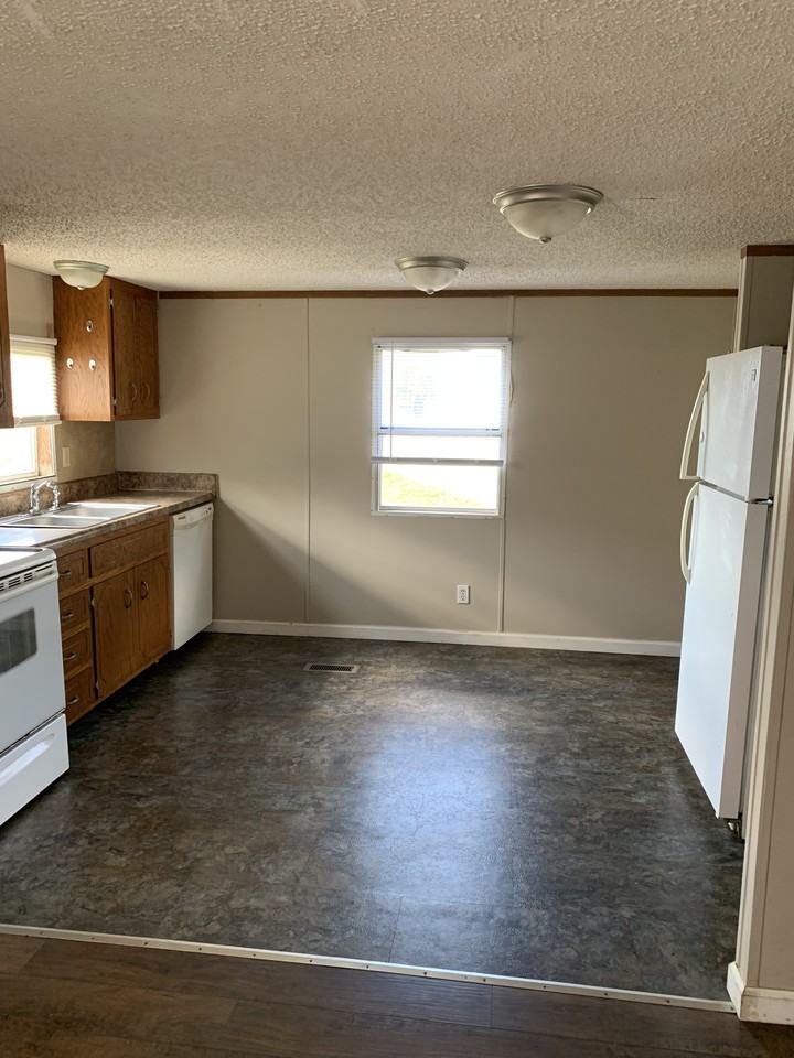 154 Zackary St #1 - Photo 3 of 13