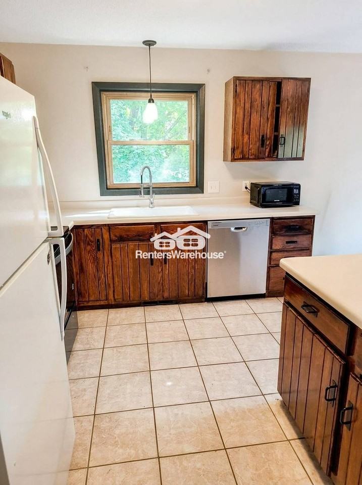 9638 172nd St W - Photo 3 of 23
