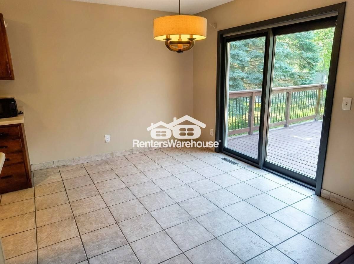 9638 172nd St W - Photo 4 of 23